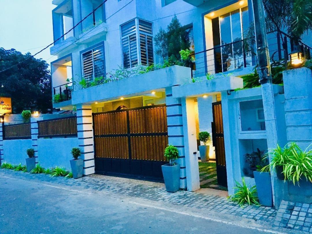 8 Plus Luxury Apartments Negombo Eksteriør billede