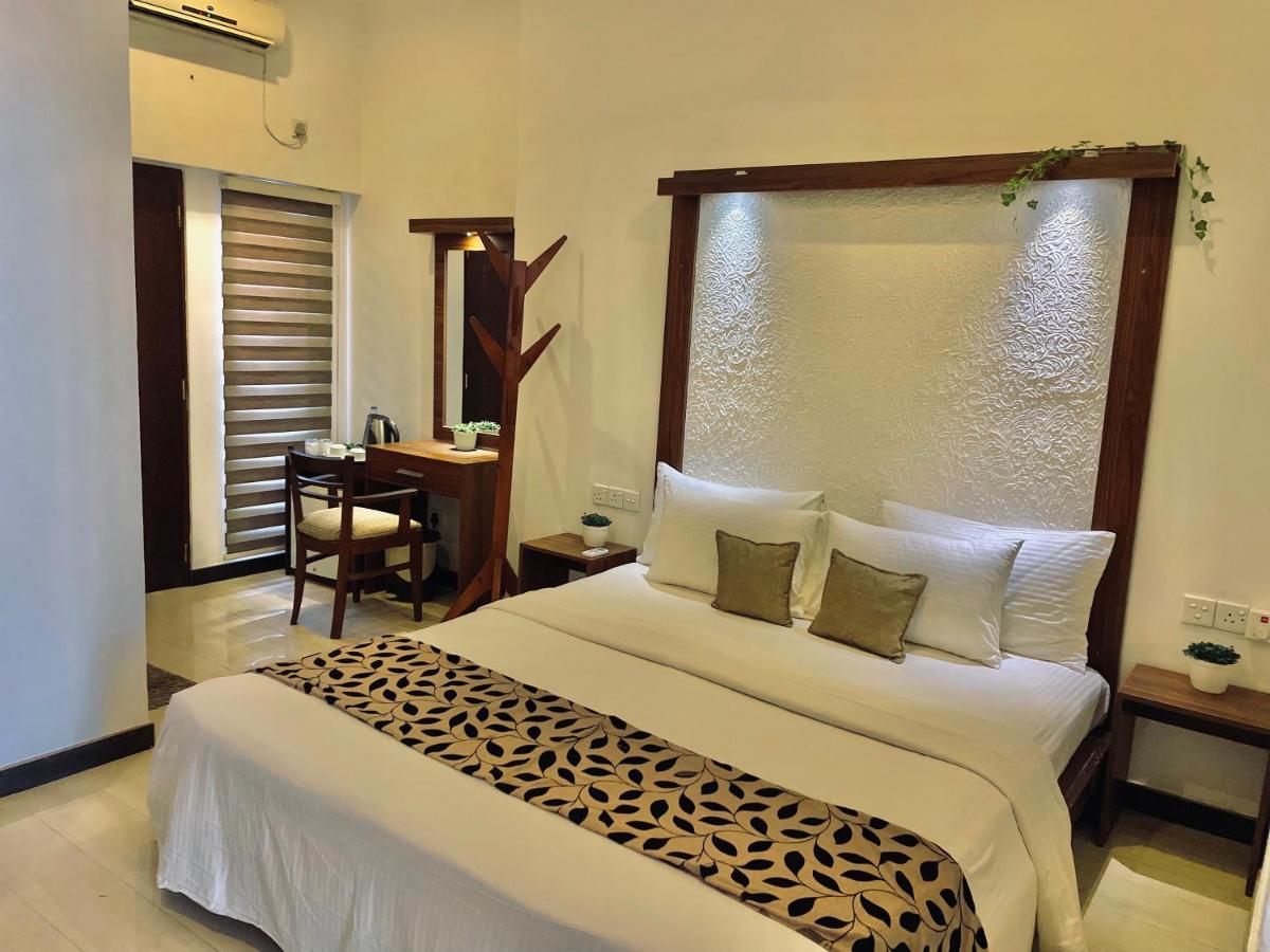 8 Plus Luxury Apartments Negombo Eksteriør billede